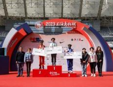 【168sports】沃尔沃EM90亮相2023上海马拉松，带动更多人爱上马拉松