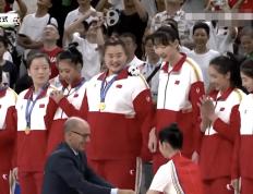 女篮大运队夺冠，韩旭带头还原亚洲杯夺冠动作，日本笑容瞬间消失