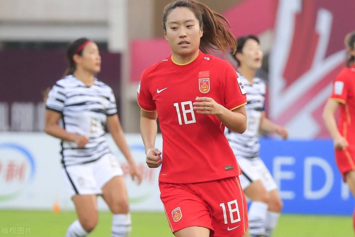 亚洲杯夺冠两大功臣，先后发文表达不满，中国女足惨败原因找到！