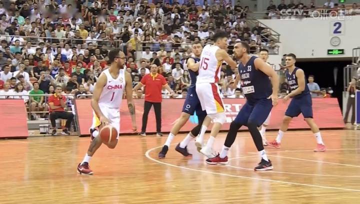 李凯尔国内比赛首秀，中国男篮热身赛64-87不敌塞尔维亚