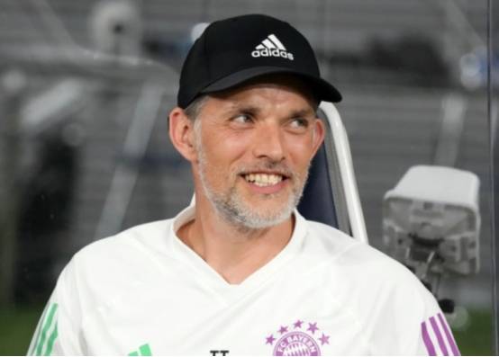 拜仁慕尼黑主教练托马斯·图赫尔放声大笑