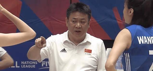 中国女排2比3不敌荷兰女排,,遭遇奥运资格赛两连败