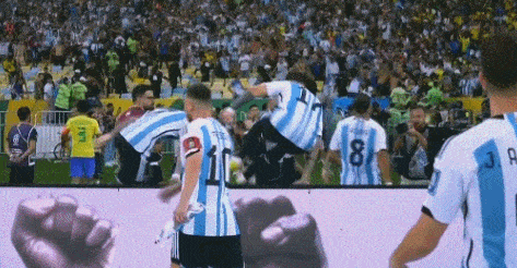 0-1，世预赛3连败！世界第3倒下，阿根廷打破魔咒，球迷爆发群殴