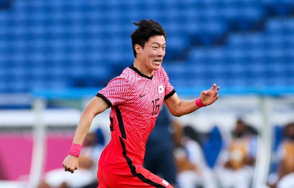 韩国男足乐极生悲，世预赛期间曝出大丑闻，当红国脚被警方传唤