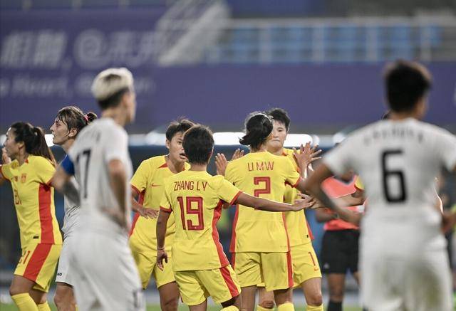 中国女足6比0锁定小组头名，将迎战日本系半决赛考验