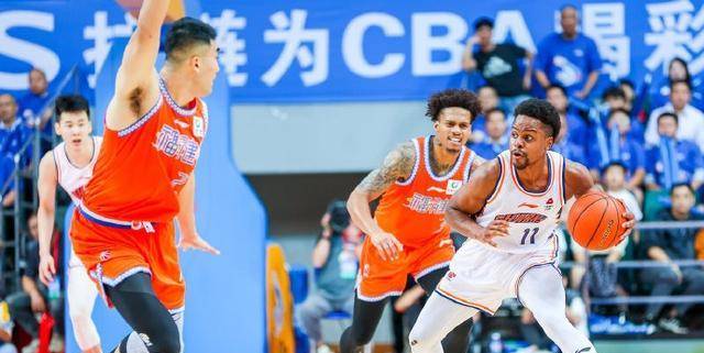 一个都不留！曝上海男篮裁掉两名超级外援，连NBA的都不管用。