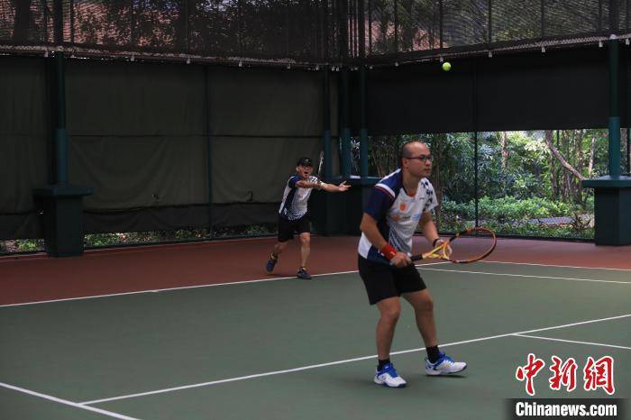 印尼中国商会总会举办首届网球赛