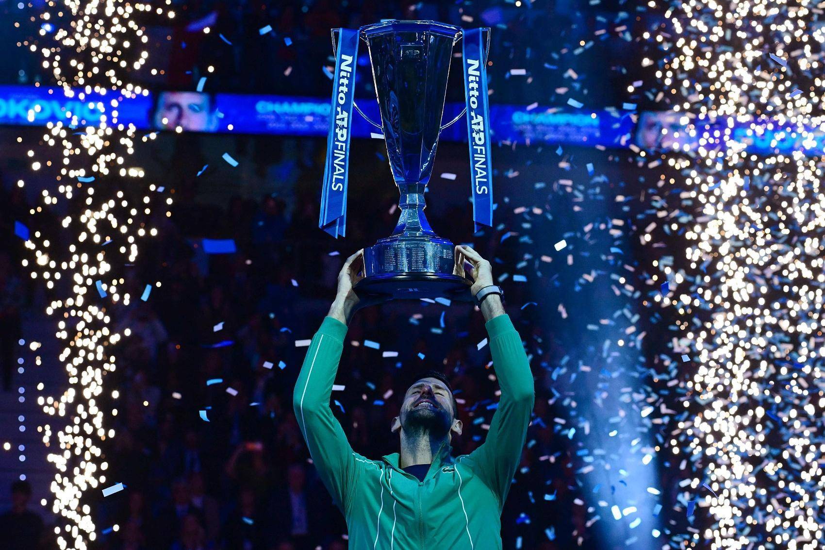 【ATP年终总决赛】小德胜辛纳七夺冠，超越费德勒独享历史第一