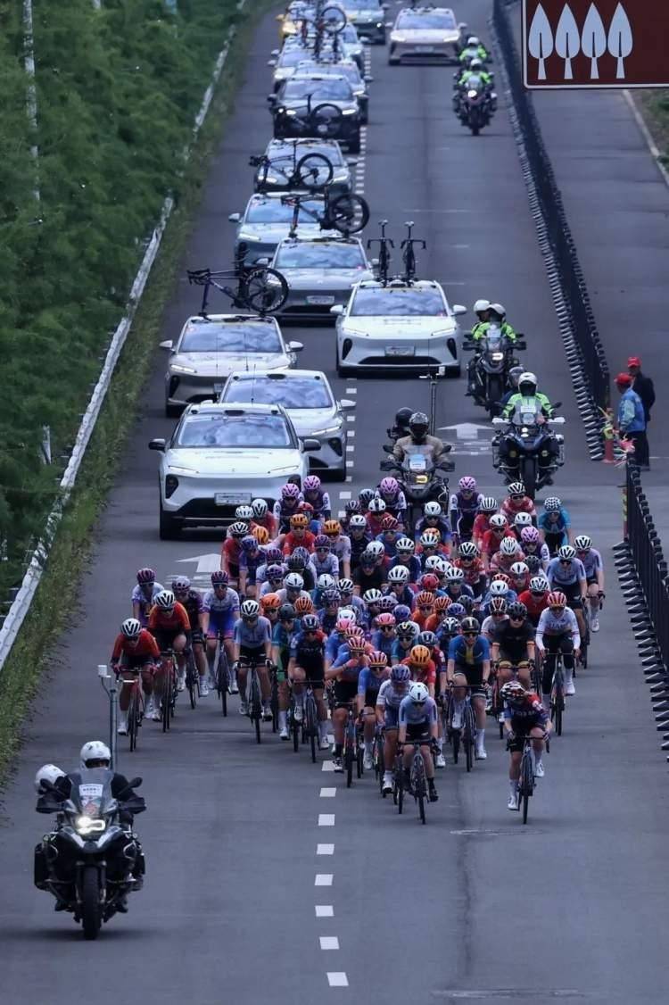 【168sports】2023年环崇明岛女子公路世界巡回赛群芳争锋